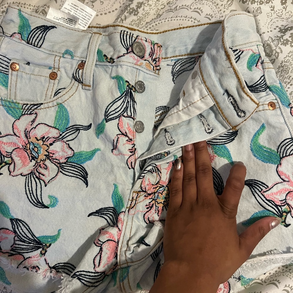 RARE 501 Levi’s high rise shorts - Picture 4 of 5